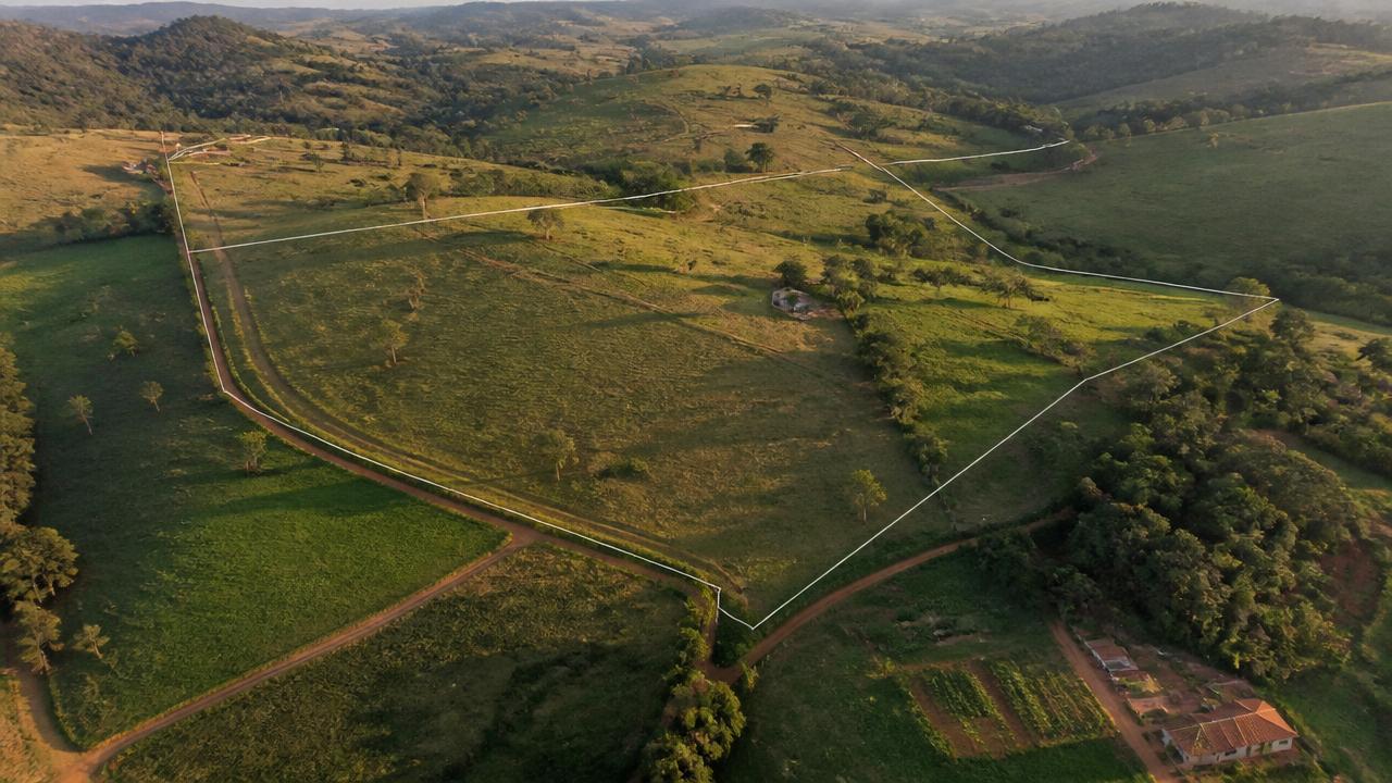 Levantamento topográfico com drone sobre propriedade em Curitiba
